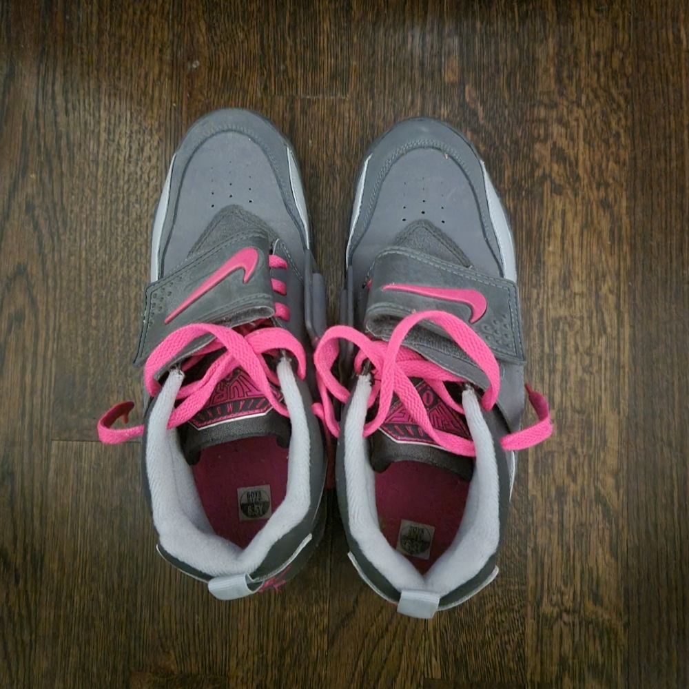 Gray/Hot Pink Nike Diamond Turf